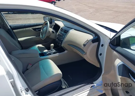 2015 Nissan Altima 2.5 S z USA, uszkodzony, nr VIN 1N4AL3AP5FN315127